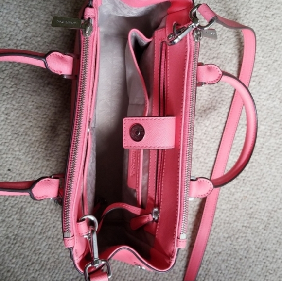 Michael kors purse - Picture 2 of 4